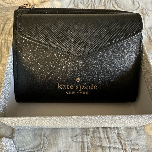 Kate Spade Small Wallet/Card Holder “New” with Box - Picture 2 of 13